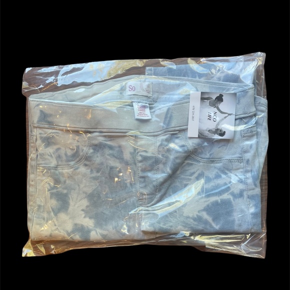 Bundle of 2 SO Girls Pull on Blue Light Acid Wash & Dark washed Blue Jeggings - Picture 10 of 10